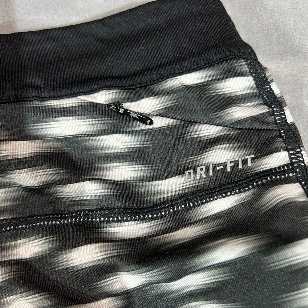 Nike Women Dri-Fit Capri Leggings Run Fast Live Fearless Urban Camo Size S - Picture 3 of 5